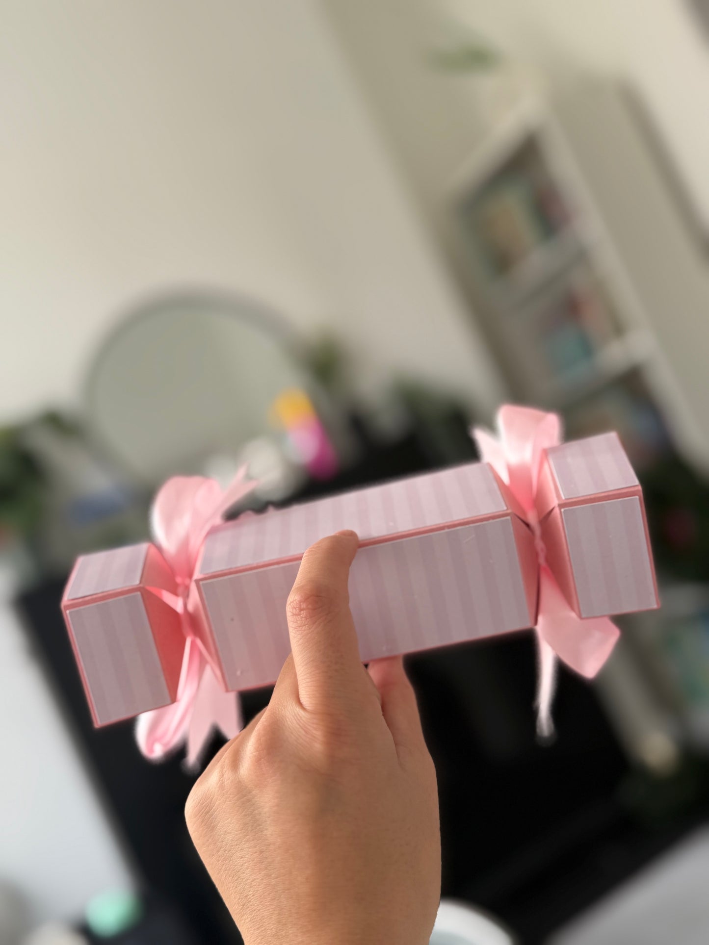 Cracker and/or money envelope