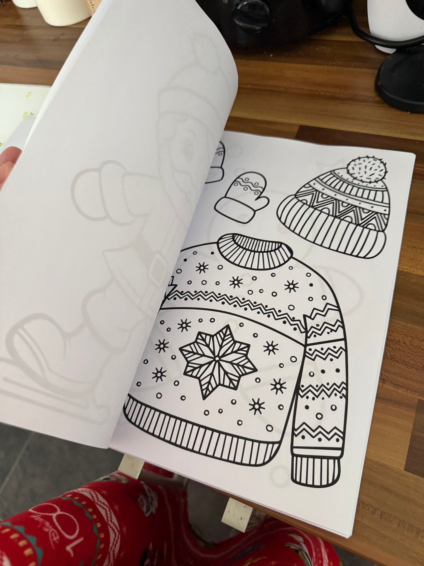 Bear Christmas colouring book
