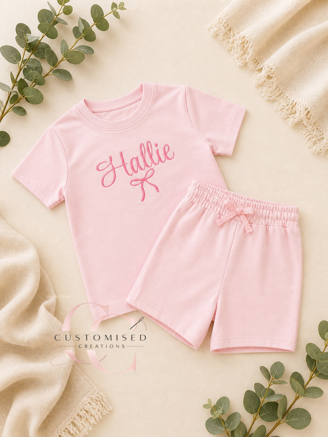 Embroidered bow shorts and tshirt