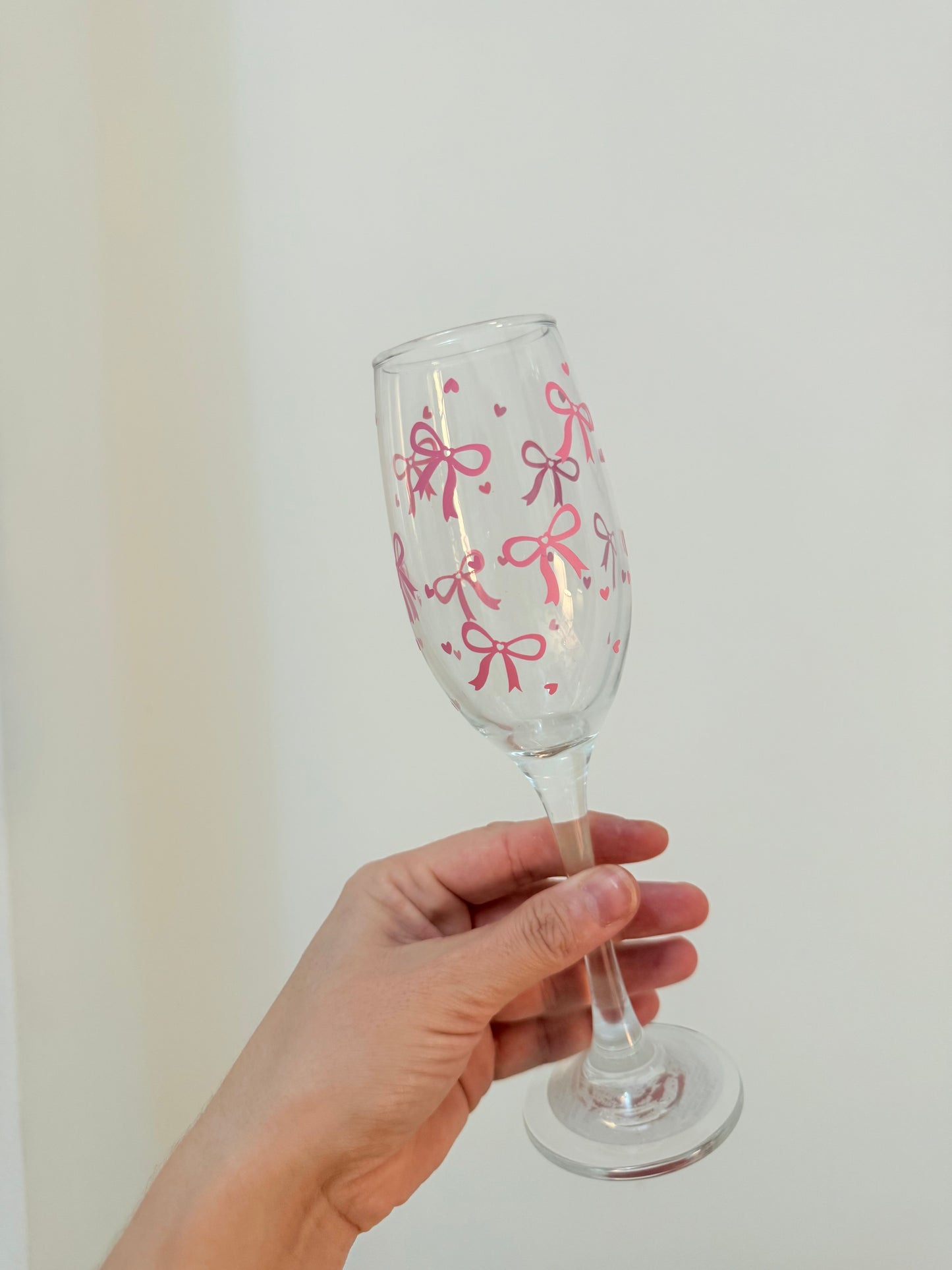 Champagne glass - bows and hearts
