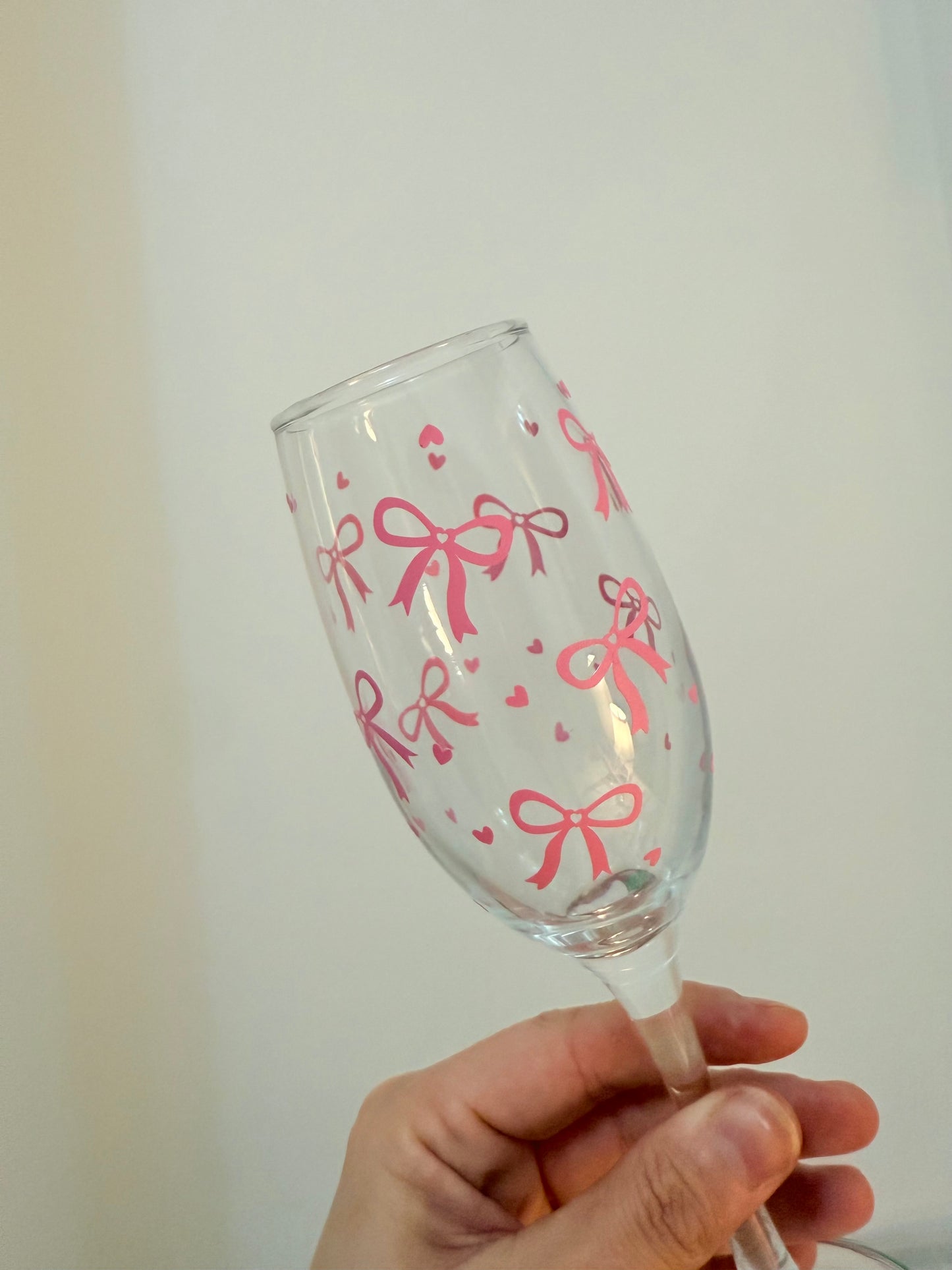 Champagne glass - bows and hearts